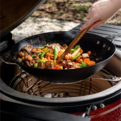 Kamado Joe Karbon Steel Non-Stick Pre-Seasoned Wok -BBQGrills Shop KJ15124922 04 FoodShot