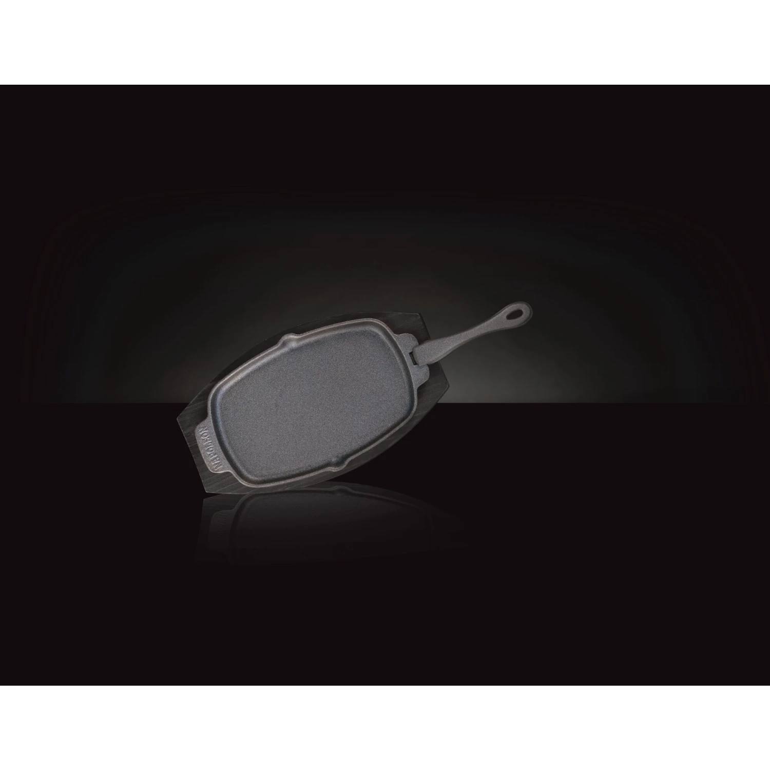 Napoleon PRO Series Cast Iron Sizzle Platter With Wooden Server Set 3 Napoleon PRO Series Cast Iron Sizzle Platter With Wooden Server Set - Image 3