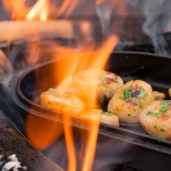 Ooni Cast Iron Sizzler Pan -BBQGrills Shop Ooni Cast Iron Sizzler Pan UU P08C00 Scallops