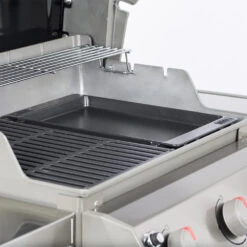 Weber Grills Porcelain-Enameled Cast-Iron Griddle For Spirit II 200/300 & Spirit 200/300 Series Grills -BBQGrills Shop Weber 7658 griddle spiritII placed in grill